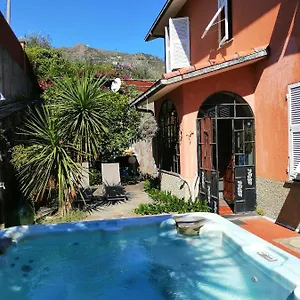  Holiday home Casa Vancanza Sciamandola